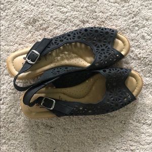 Black and Tan wedges!